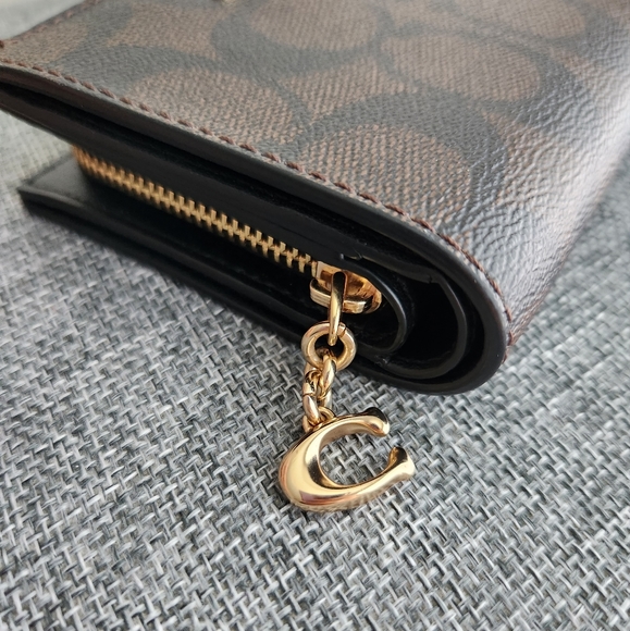 Coach Snap Wallet In Signature Canvas - Picture 4 of 6